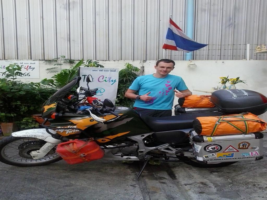 The City At Fifty Bangkok Exteriör bild